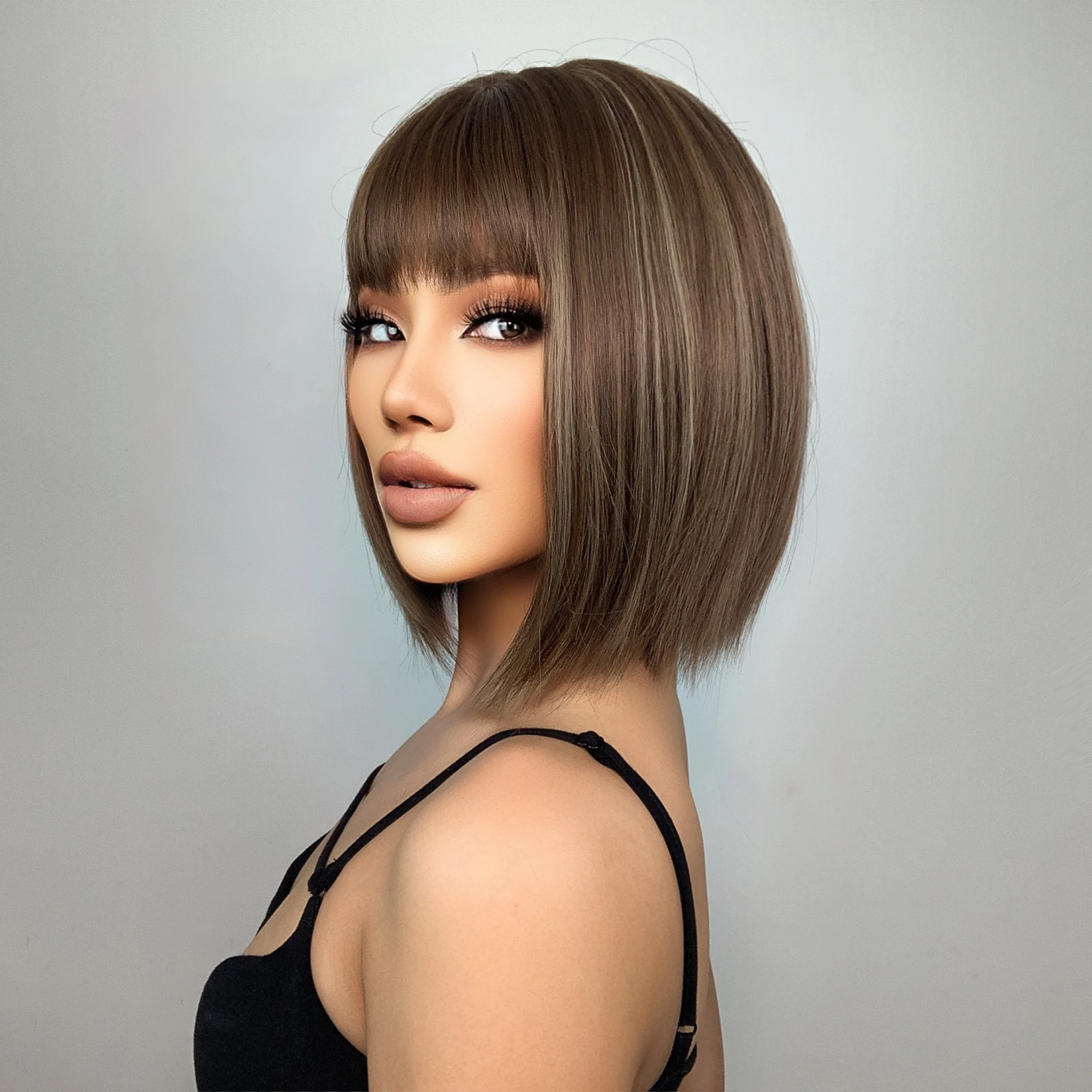 LOUIS FERRE Brown Highlight Short Straight Hair Wig Mixed Brown Bob Wigs With Bangs for Women Daily Party High Temperature Fiber