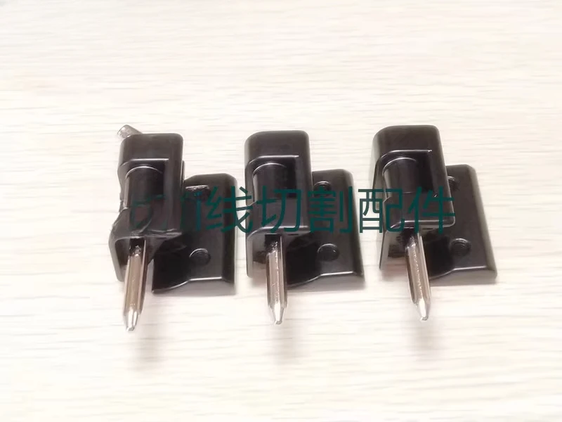 Acessórios de corte de fio, dobradiça de porta para máquina de fio lento 135010731   Fivela da porta