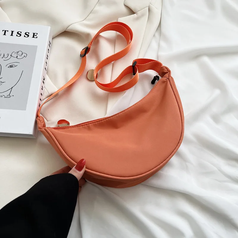 Women Casual Crescent Crossbody Bag Minimalist Lightweight Shoulder Dumpling Bags For Daily Commuting Travel