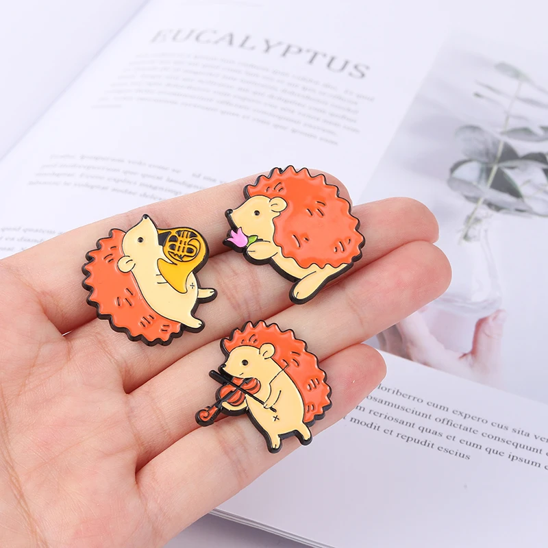 Creative Cartoon Hedgehog Enamel Pin Cute Animal Oil Drop Lapel Pin Badge Denim Backpack Gift Men and Women Fashion Jewelry Gift