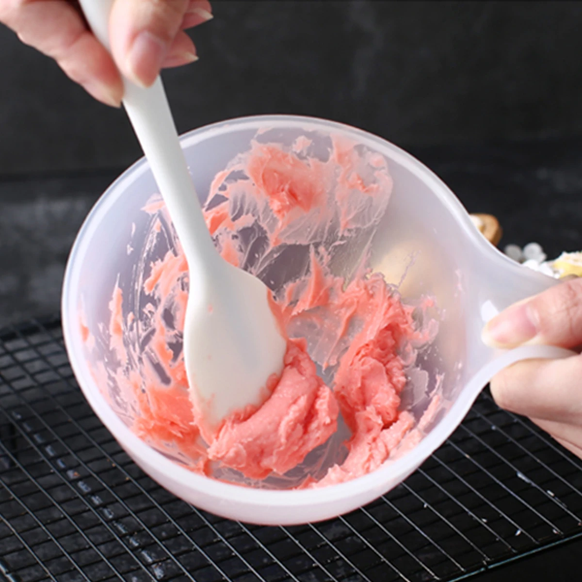 

2 Pcs Decorating Palette Bowl Salad Small Plastic Plate Catering Bowls for Kitchen Soup Microwave Container Dips