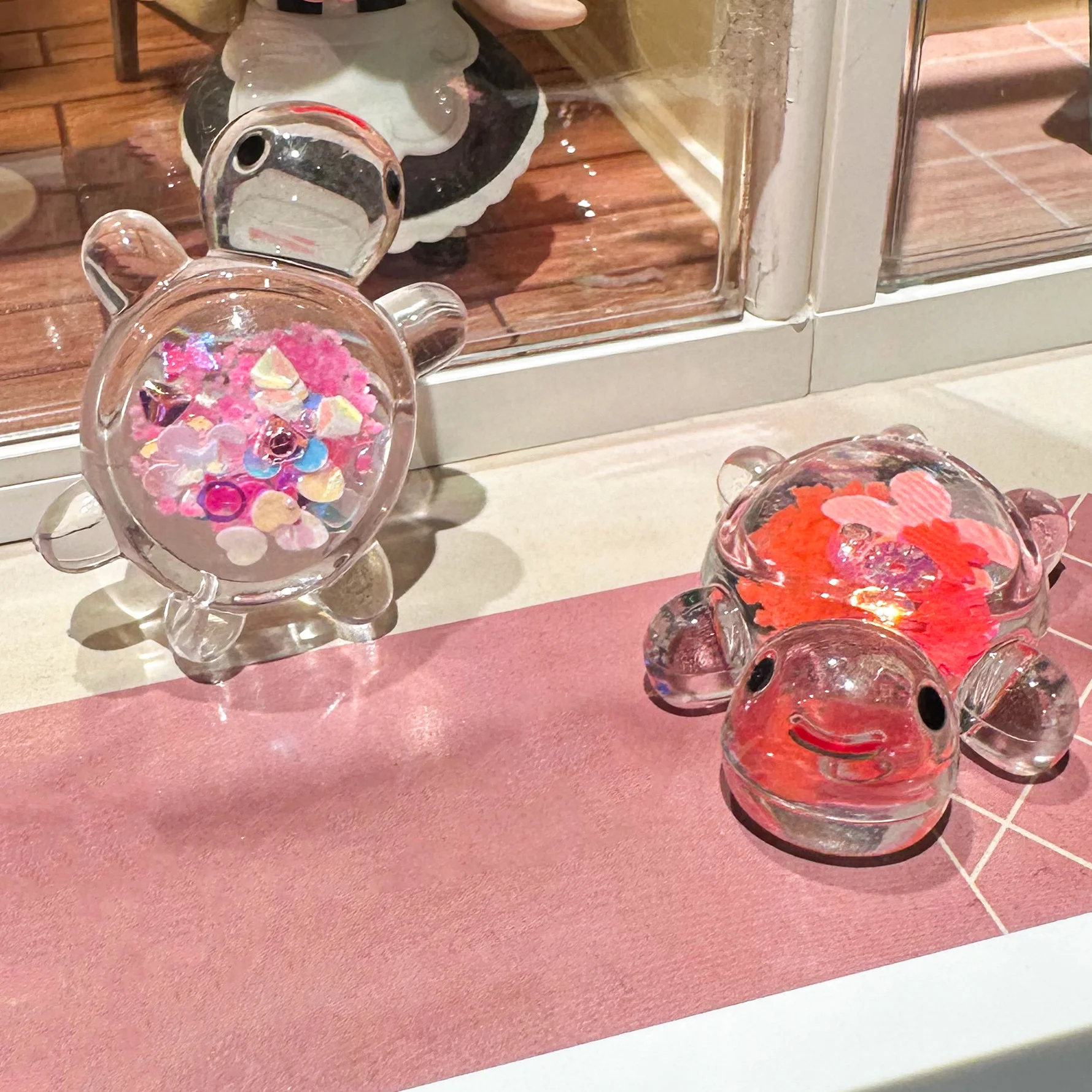 10 Stück/Set Leuchtende Pailletten-Schildkröten-Anhänger Transparente Harz-Mini-Schildkröten-Figuren DIY-Bastelzubehör für Schlüsselanhänger und Schmuck – Detail 6