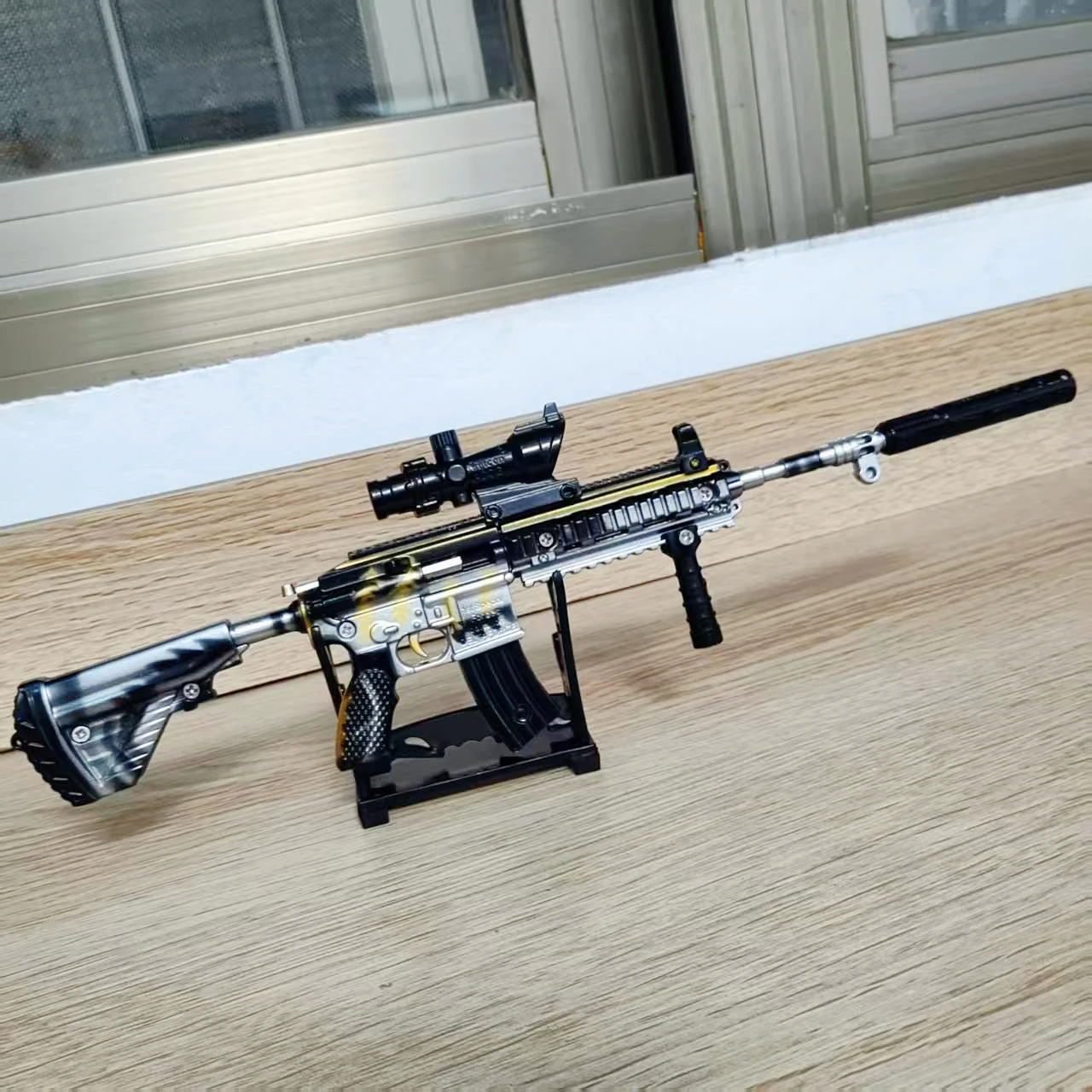 30CM M416 Model karabinu Alloy Mini Model pistoletu PUBG Broń Jedi Zabawka Pistolet Fidget Zabawka Ozdoba na biurko dla chłopca Dorośli Prezent świąteczny