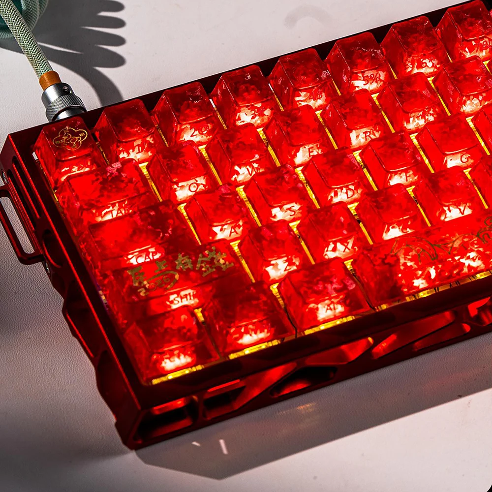 

Колпачки для клавиш Womier 106 Keys Red из кованого карбона PBT, профиль Cherry, с подсветкой и боковой печатью, для клавиатур с переключателями Cherry MX