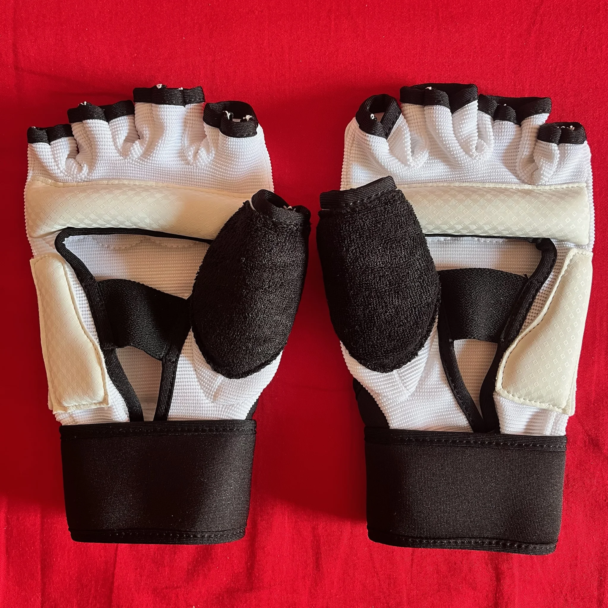 Kyokushin Half-Finger Gloves, Karate Gloves, Taekwondo Split-Finger Gloves, Professional Fingerless Hand Protectors, Thickened Material, Non-Slip and Durable