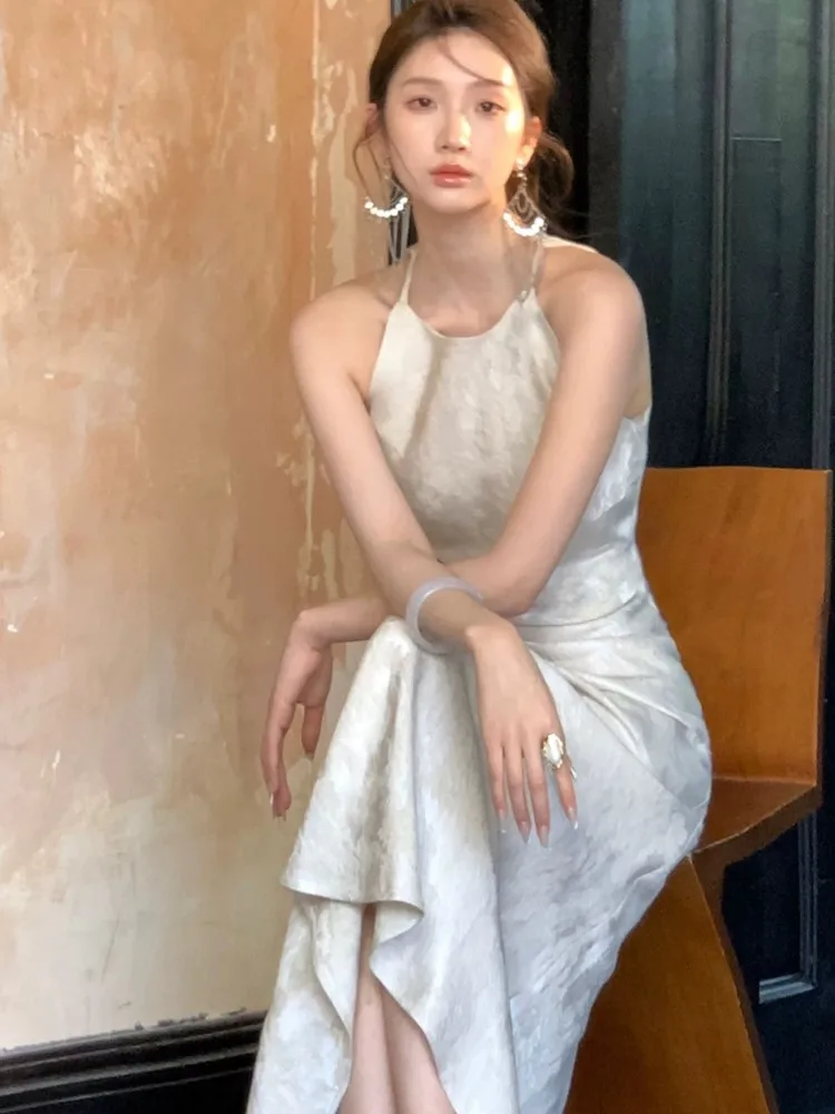 المرأة الأنيقة البيج الساتان Bodycon السباغيتي حزام فساتين الصيف موضة جديدة مثير بلا أكمام فستان طويل مساء فستان حفلات