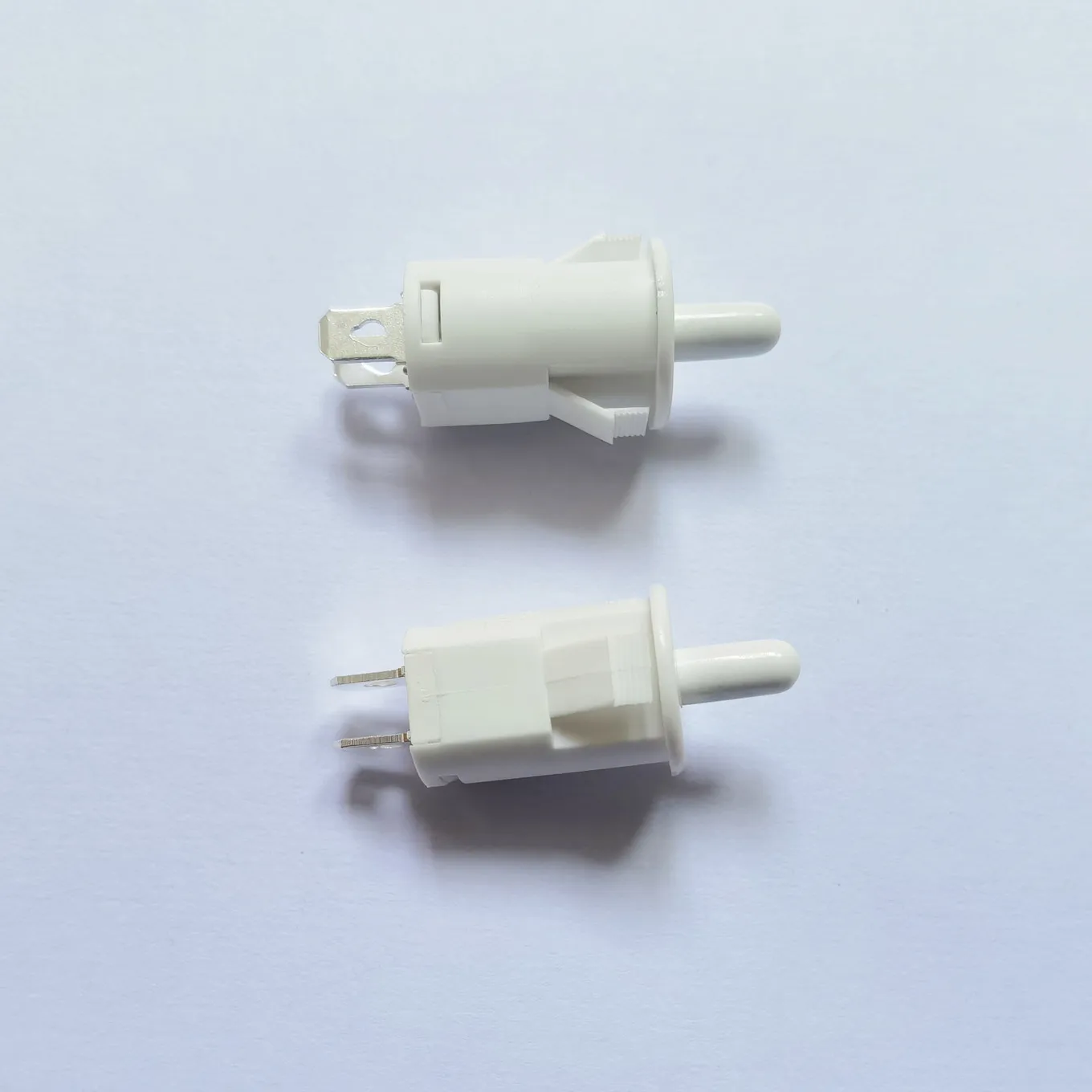 

Оригинальная новая 100% кнопка для холодильника, самосмикающийся переключатель, всегда выключается, чтобы подключить RL5-2 6A250VAC