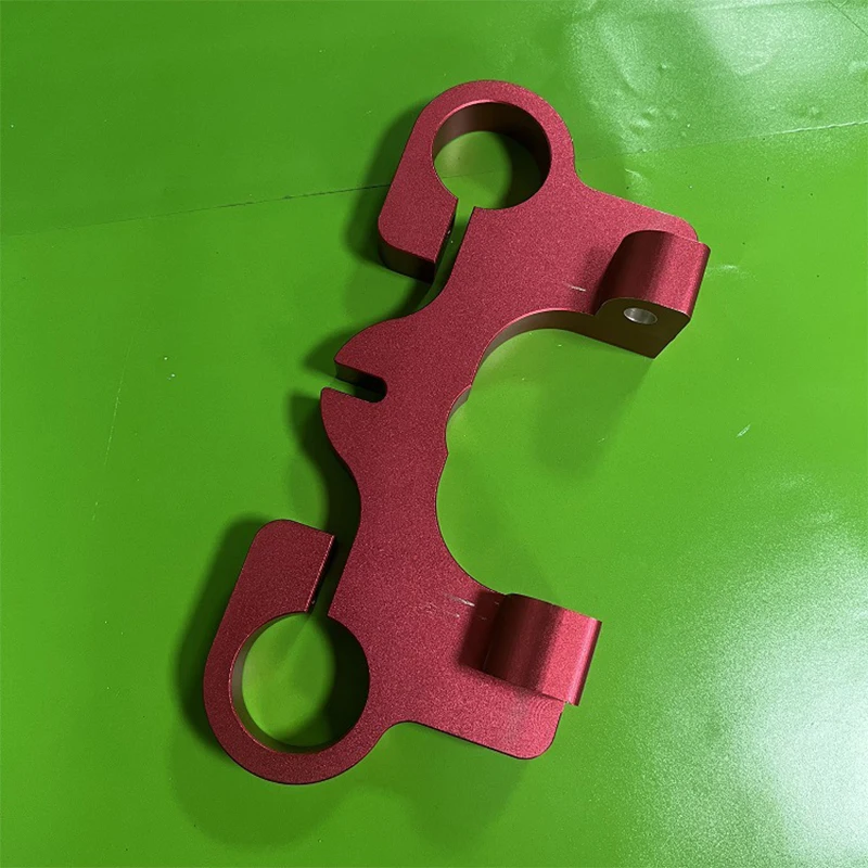 Placas superiores e inferiores de fresado CNC personalizadas de máquina de dirección de motocicleta, accesorios de motocicleta modificados personalizados mecanizados CNC