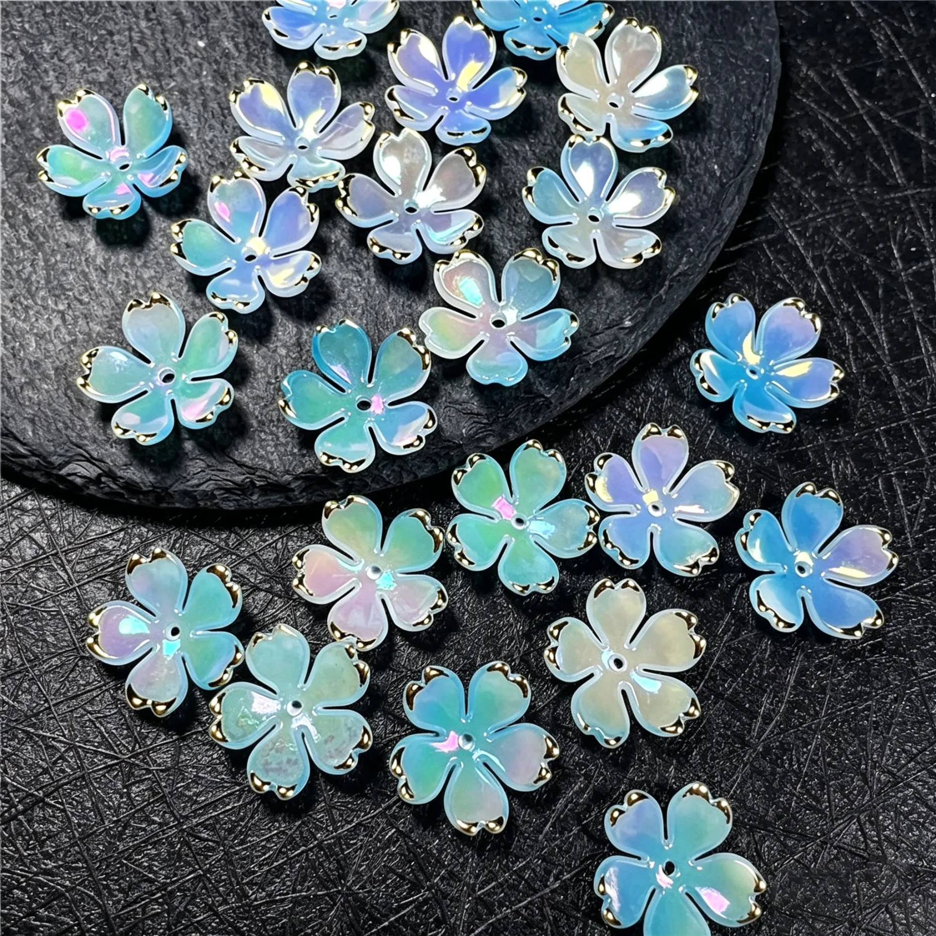 50 Stück Kirschblüten-Acryl-Blumenperlen, lose Abstandshalterperlen für DIY-Armbänder, Ohrringe, Haarschmuck, Zubehör für die Schmuckherstellung – Detail 3