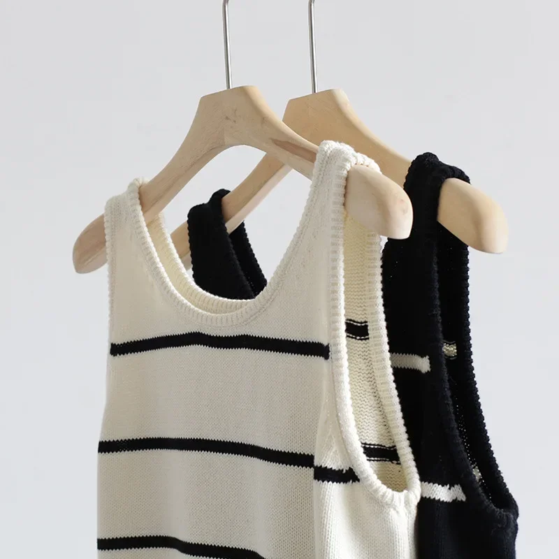 เสื้อกล้ามคอวีลายทางลำลองของผู้หญิงเสื้อครอปถักแขนกุดวินเทจฤดูร้อนสีตัดกันทรงหลวมเรียบง่ายสวมใส่นอกสายเดี่ยว