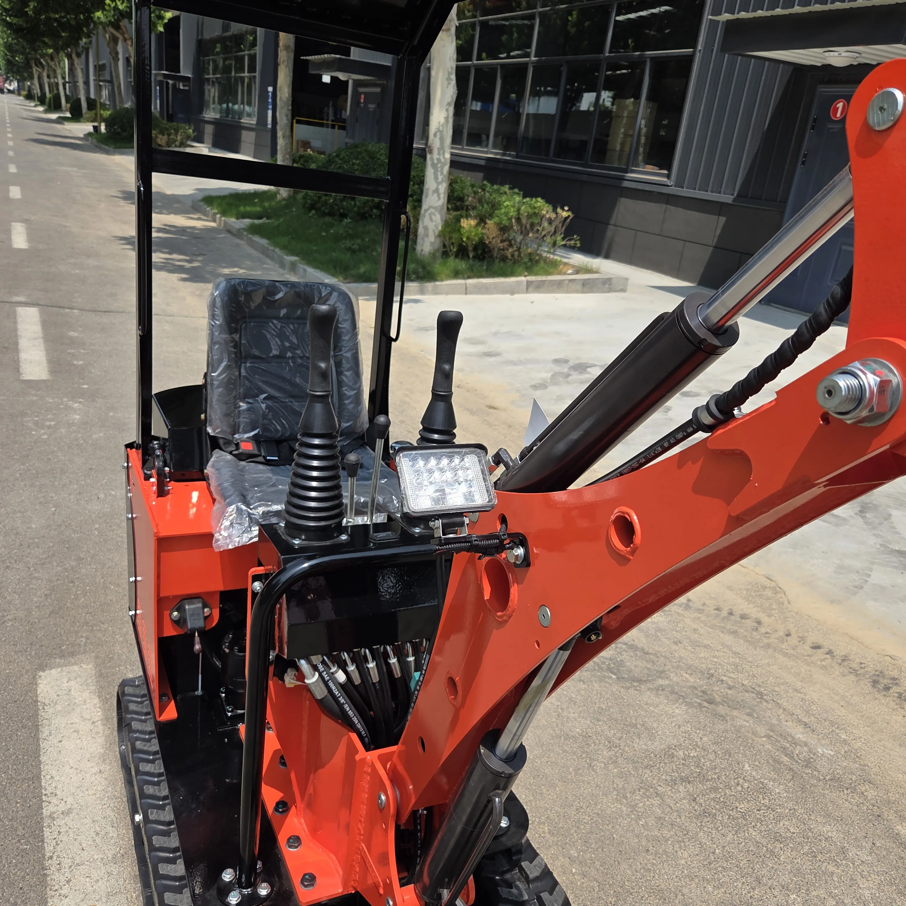 Flexible & Convenient Tailess 0.8T EPA Mini Excavator (Customizable):  High - Efficiency  Choice for  Urban &  Landscaping Work