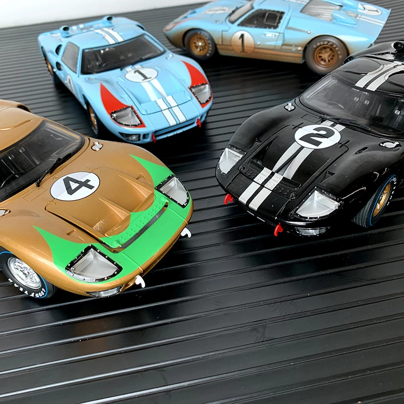 1:18 ShelbyCollectibles Ford GT40 MKII 1966 Le Mans Alloy model Children's collectible display toy, a holiday gift for children.