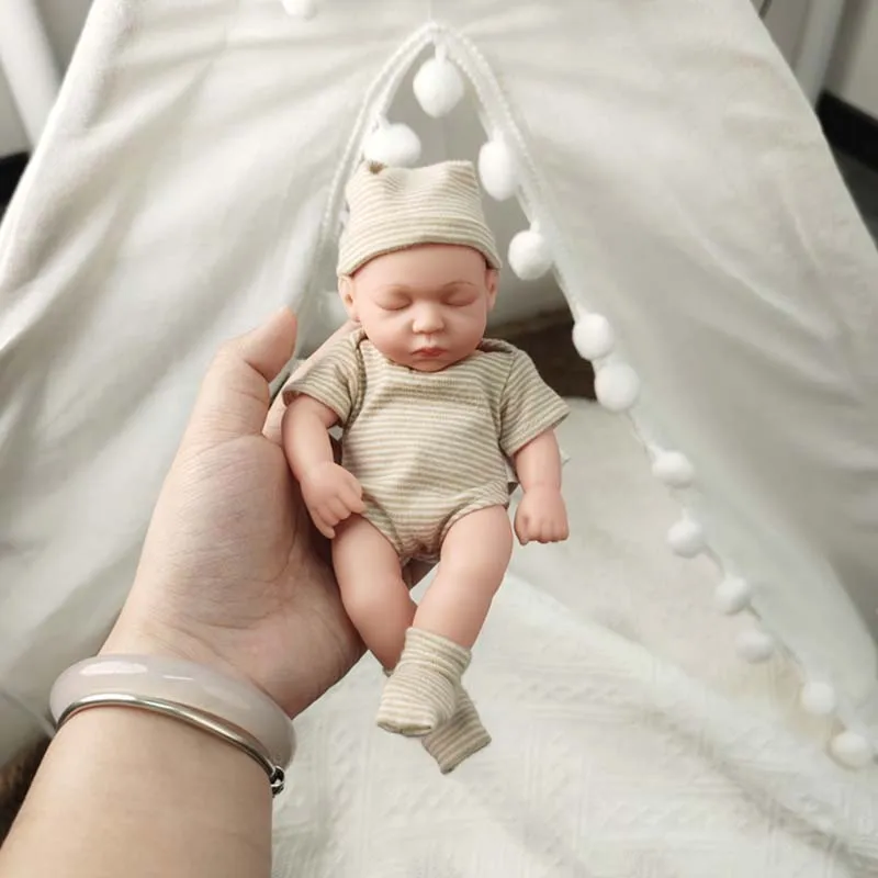 20CMベビードール、柔らかく全身ビニール製のリボーンドール、7.87インチのリアルな新生児ミニベベドールおもちゃ、女の子の子供向けおもちゃ