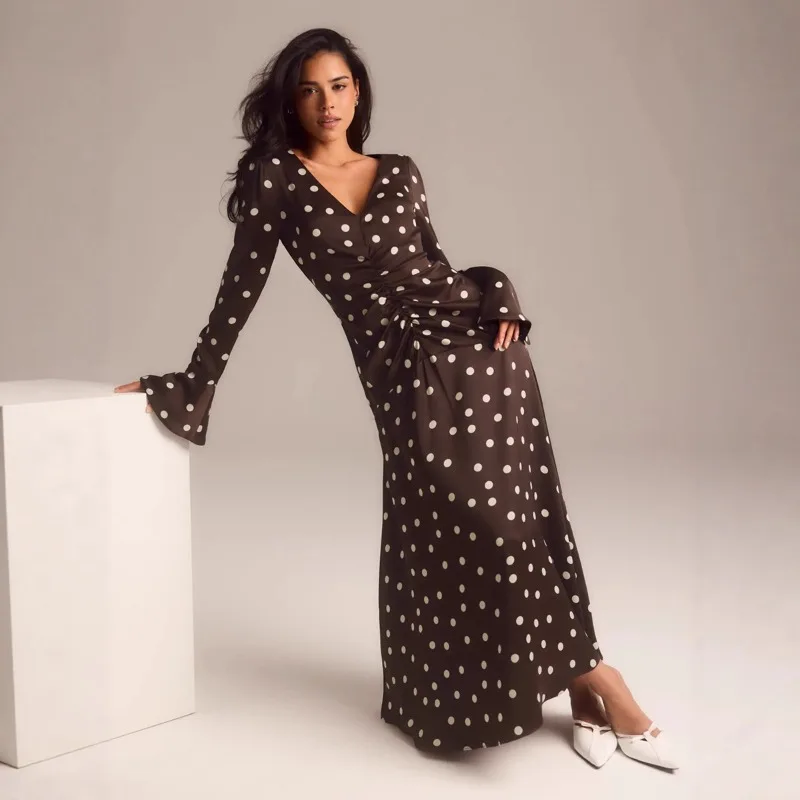 

Платье в горошек с длинными рукавами в европейском и американском стиле, новинка лета 2026 года, женское плиссированное платье с V-образным вырезом и расклешенными рукавами