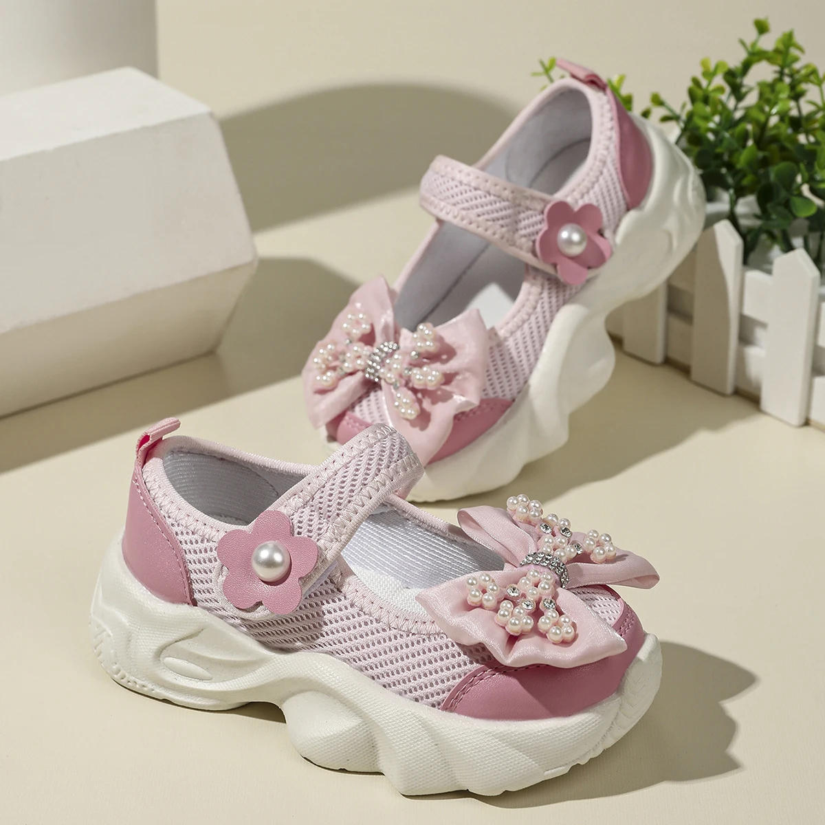 Comfy Kids Girls' Bowknot Pearl Breathable Mesh Shoes 2026 Spring New Children's Princess Shoes Soft Sole Non-Slip Lightweight Casual Shoes for Older Children and Students Versatile Flats