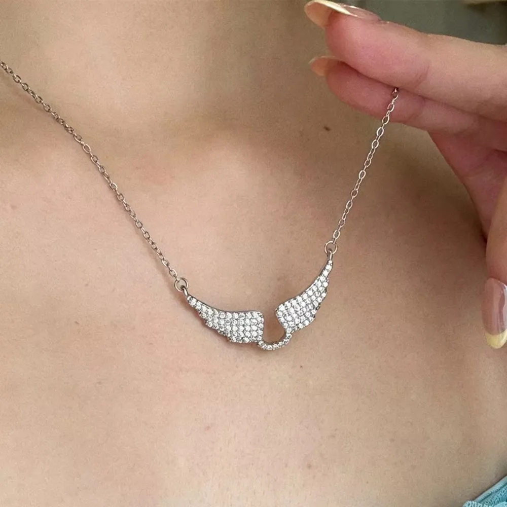 Image of Modische Engelsflügel-Anhänger-Halskette für Frauen Funkelnde Flügel-Schlüsselbeinkette Y2K Choker Party-Geschenke Eleganter Schmuck Accessoires