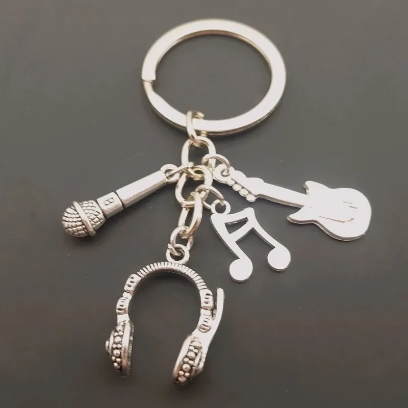 Trendy and practical student-style microphone, guitar, and headphone shaped creative pendant keychain