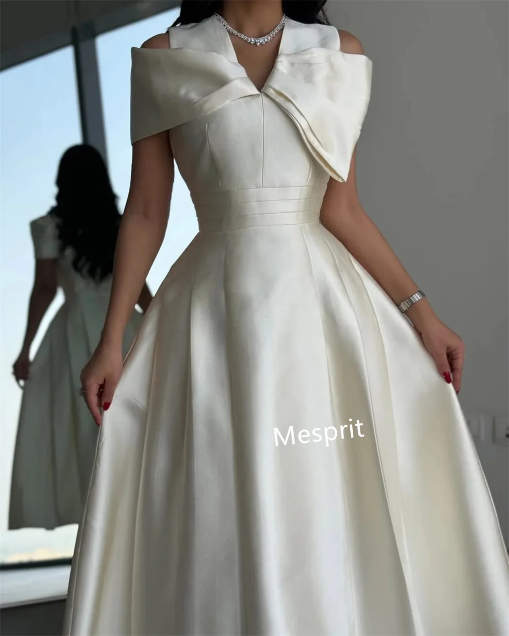 Robes mi-longues plissées Charmeuse, ligne a, col en v, personnalisées, de haute qualité, pour occasions sur mesure, mode unisexe exquise