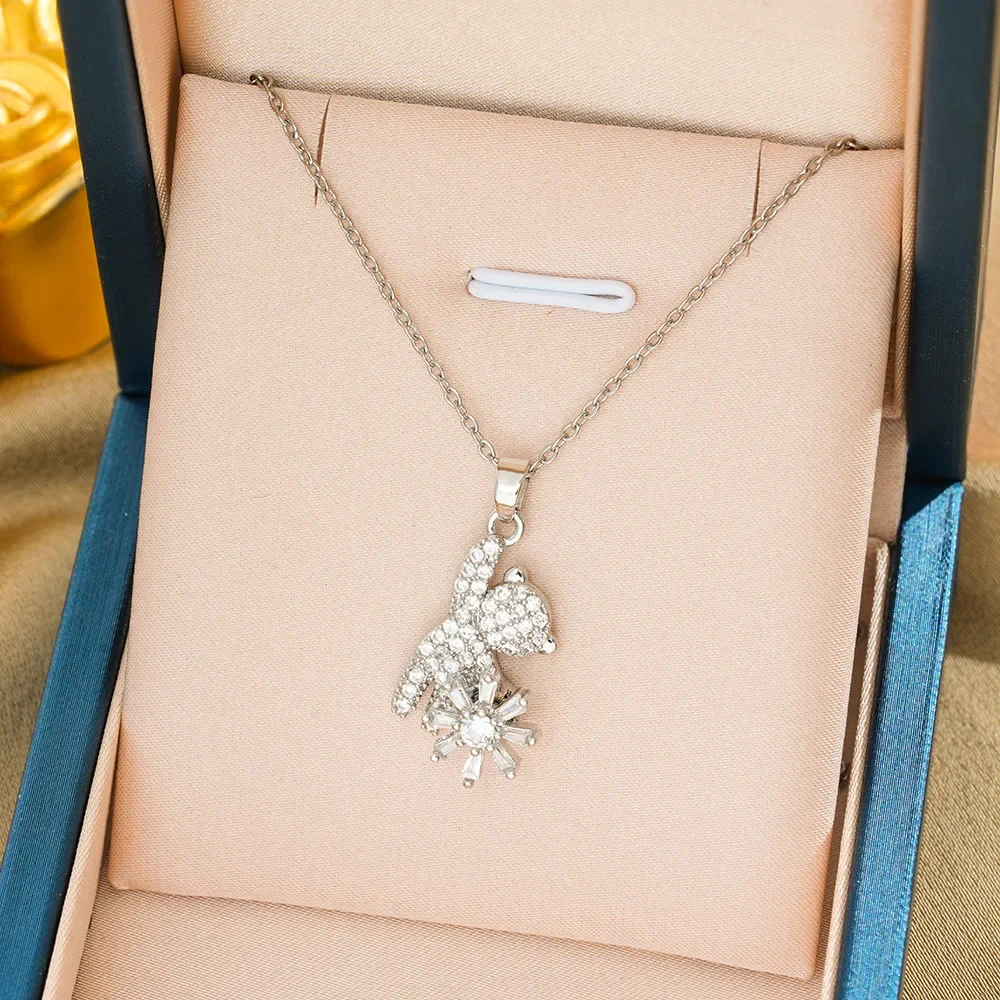 The latest micro-inlaid light luxury style rotating bear-drop collarbone chain brings good luck