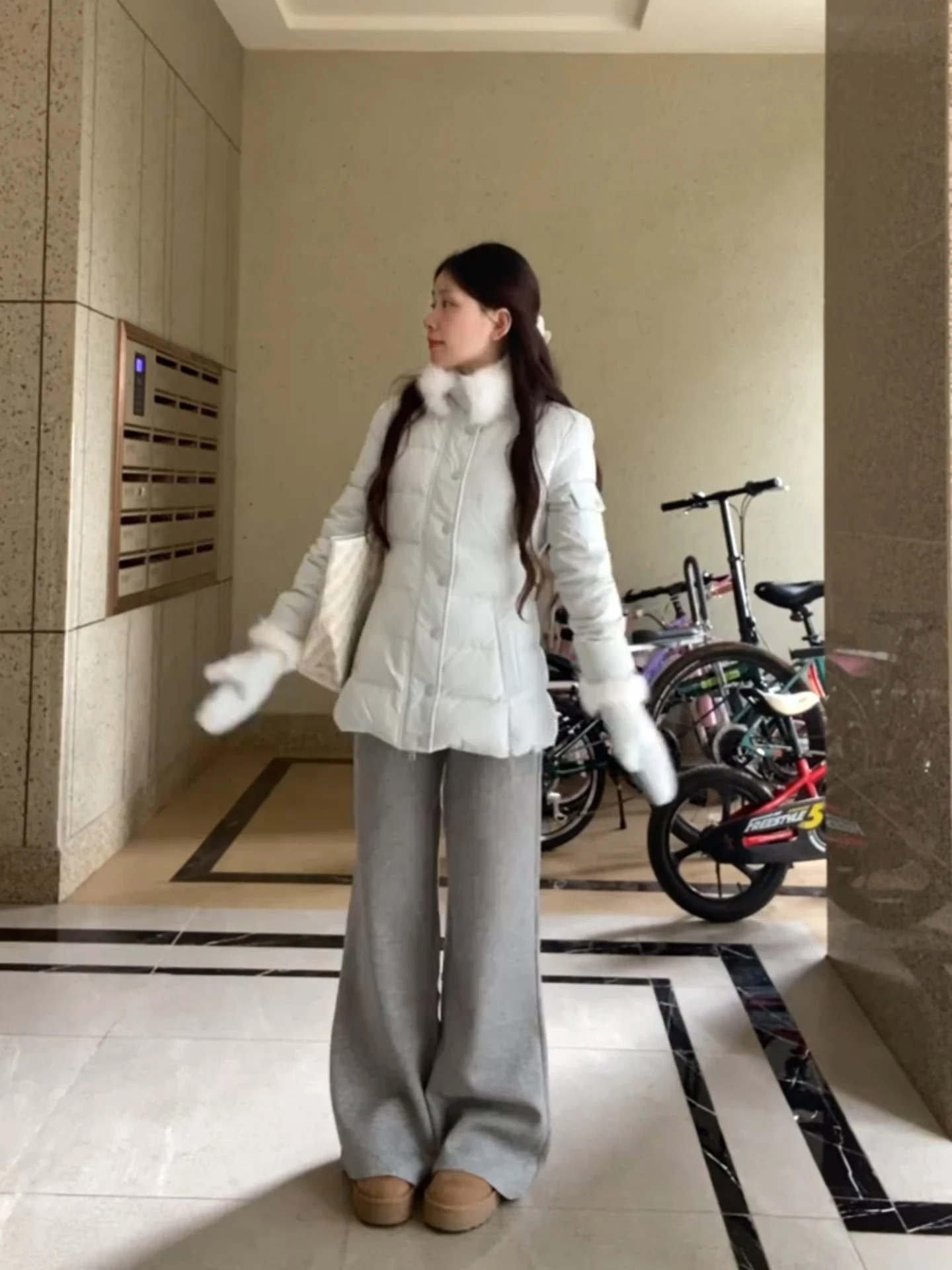 

Chic Lightweight Blue down Cotton Jaet Women's Sle Slim Fit Unique Design Winter Faionable Quilted Coat with Fur Collar