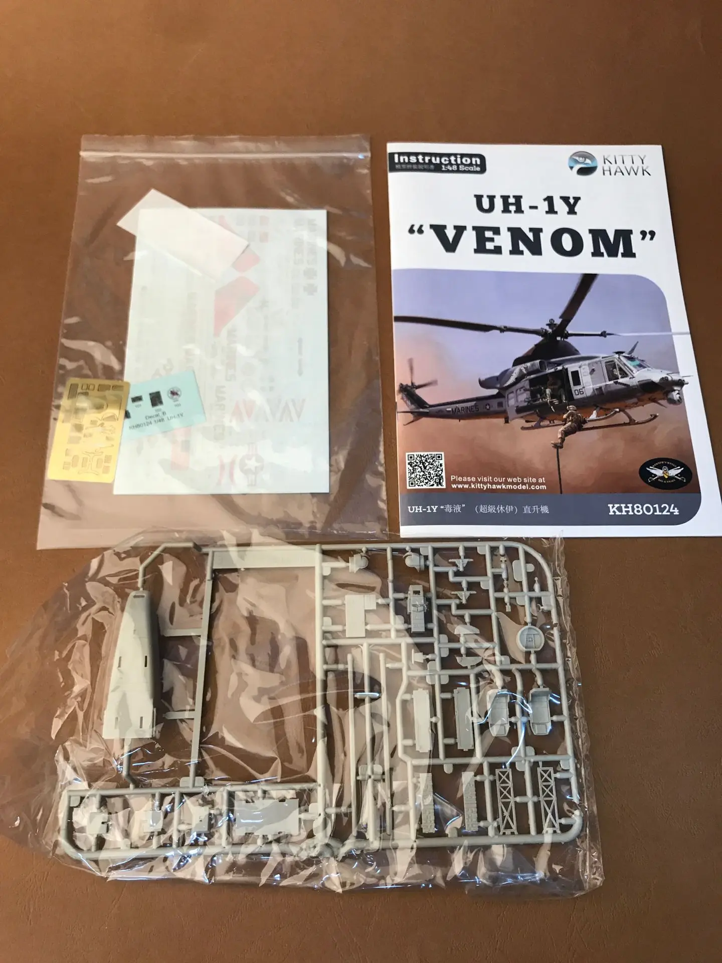 Kitty Hawk 80124 1/48 U SM C Venom UH-1Y Assembly Model Kit