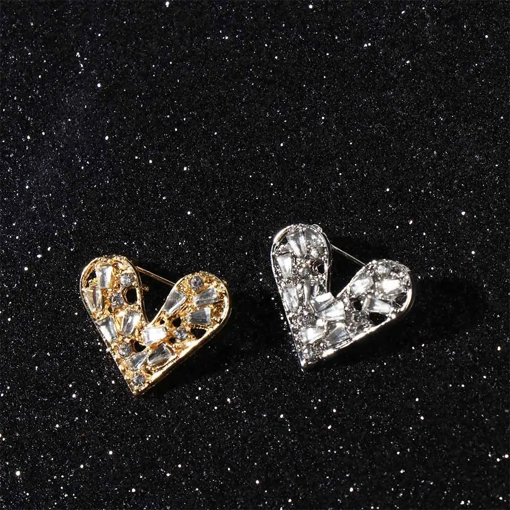 Rectangular Heart Brooch Lapel Shiny Hollow Out Rhinestone Pin Korean Style Elegant Hollow Heart Breastpin Clothing Accessories