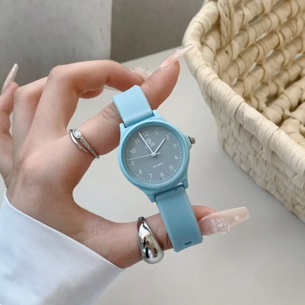 ساعة يد عصرية بحزام سيليكون متعددة الألوان كاجوال كوارتز ساعة كوارتز قابلة للتعديل للطالبات والفتيات