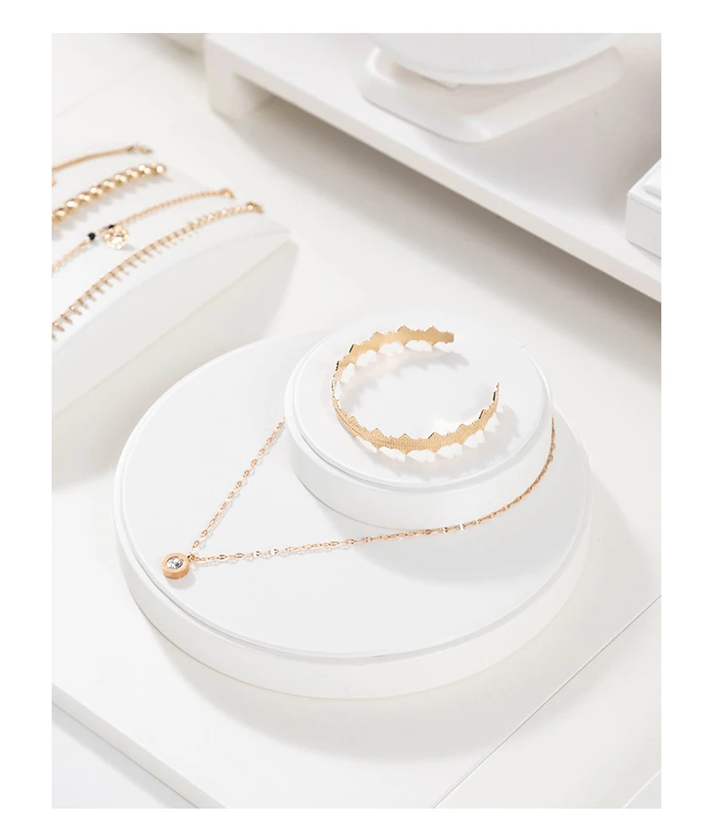 Luxurious Exhibitor Set Jewelry Display Stand White Leather Necklace Pendant Organizer Jewelry Window Counter Display Showcase