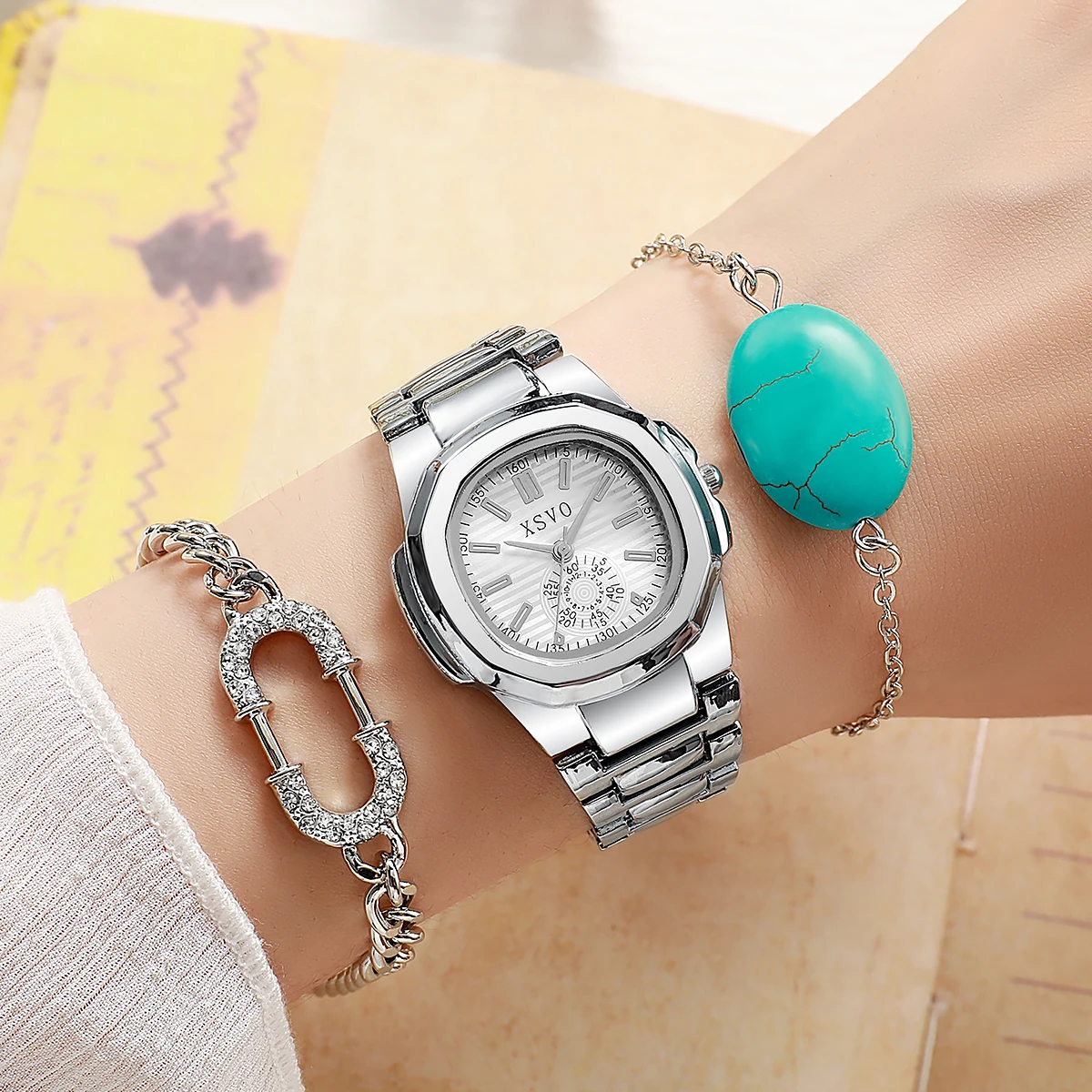 

Advanced creative fashion trend square round dial design sense hot sale temperament ladies watches bracelet five-piece set