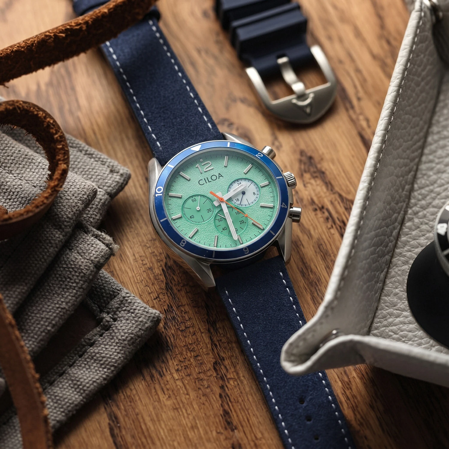 Męski zegarek chronograf CILOA – Suede Strap Watch recenzja i cena