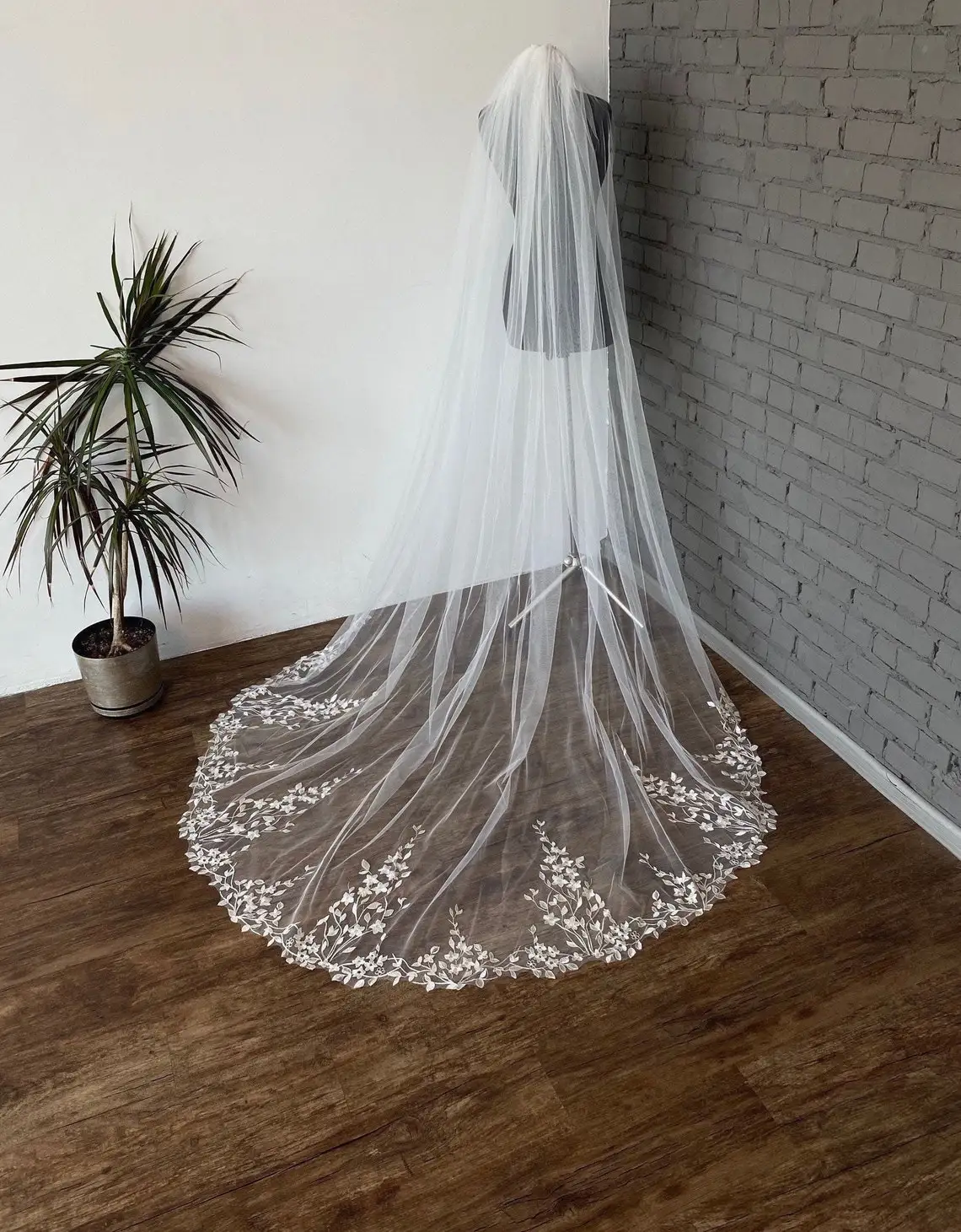 Wedding Cathedral Veil Fingertip Lace Leaf Bridal Chapel Length Long Veils Bride Accessories