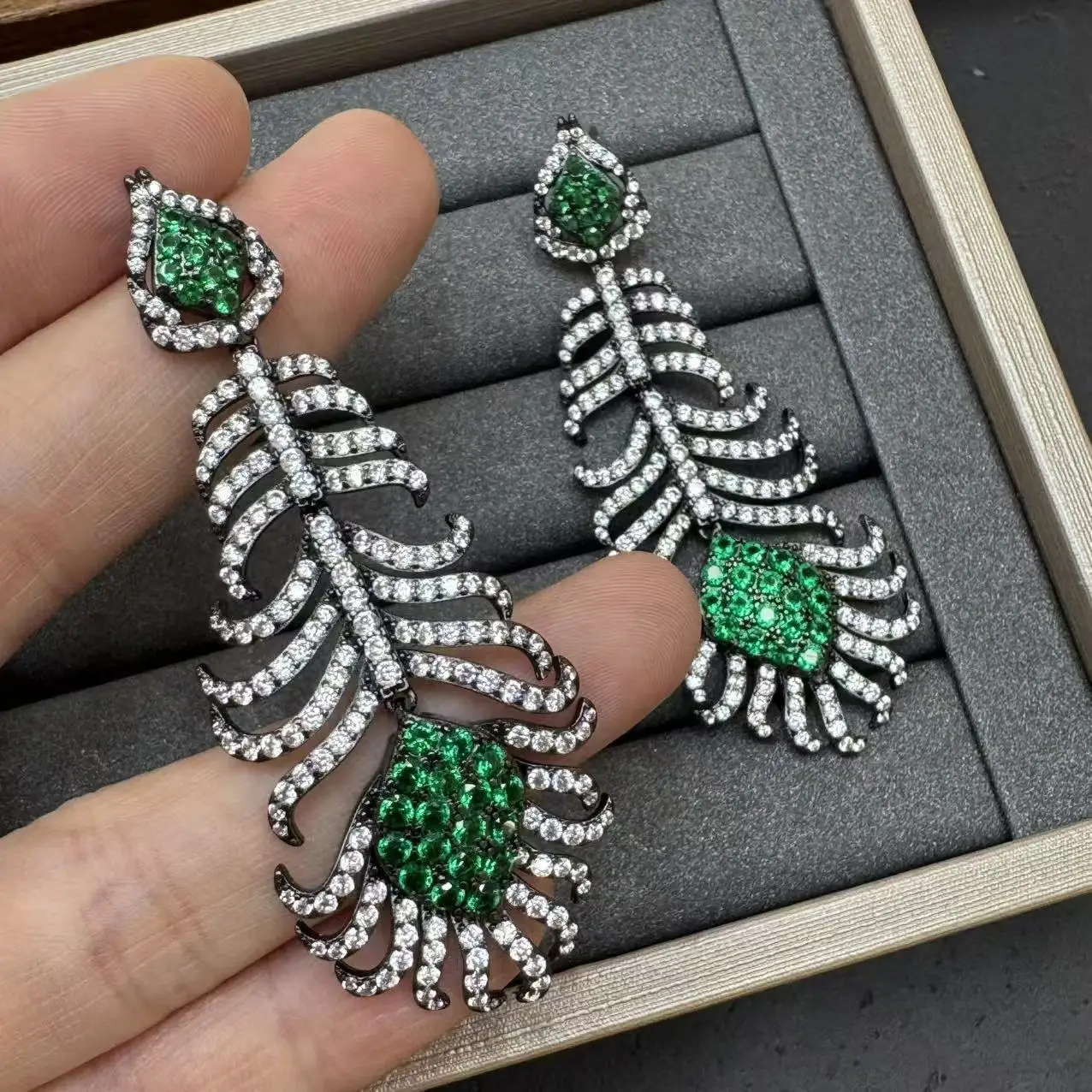Luxury Zircon Emerald Green White Peacock Feather Earrings for Women Heavy Craft Unique Designer Dangle Earrings Sparkly