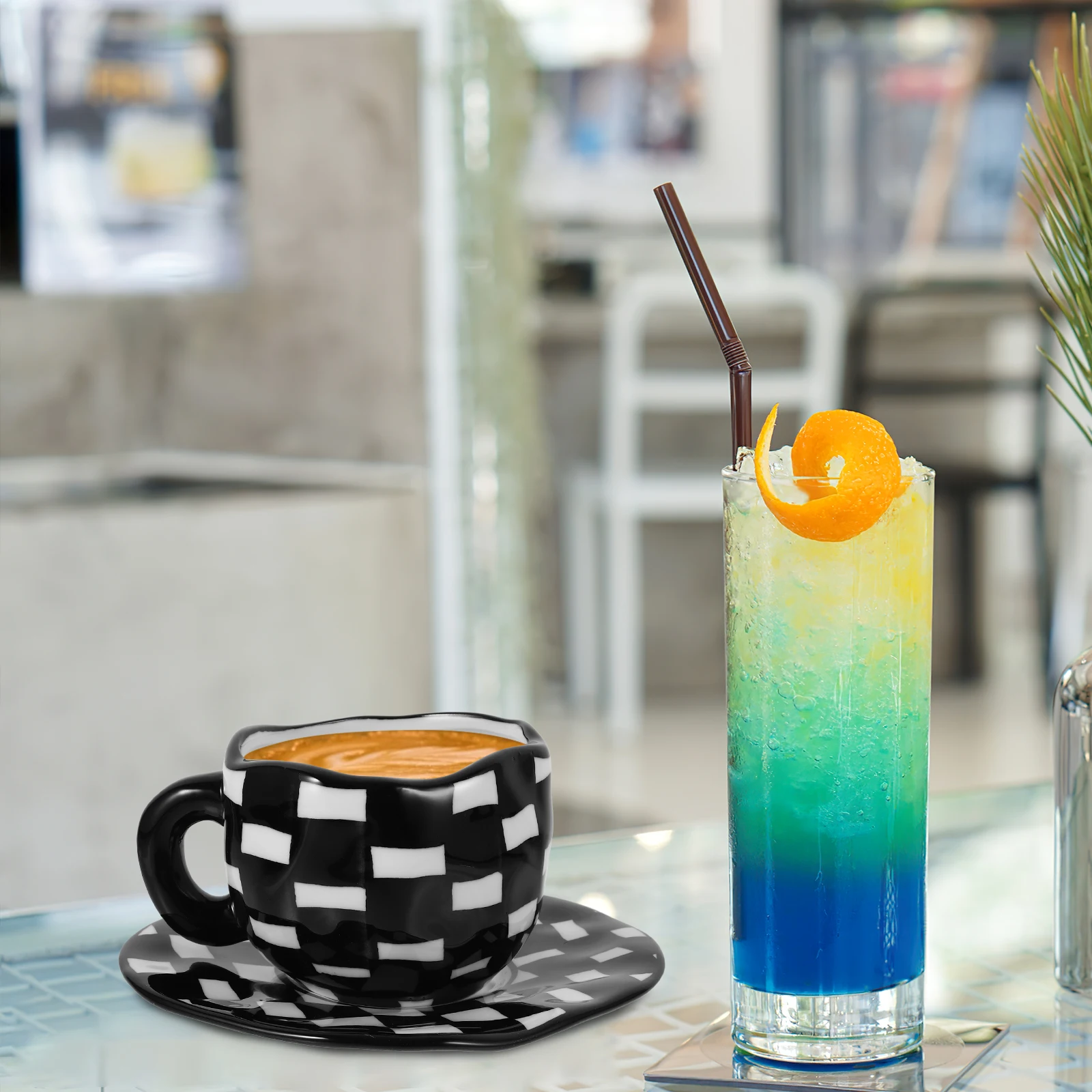 

Кружки в шахматном порядке, кофейная чашка и блюдце, чашки, блюдца с клетчатой домашней частью