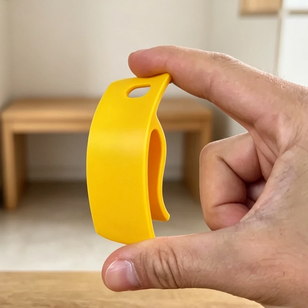 3D Printed Mini Portable Shoehorn with Hanging Hole, Small Shoe Lifter for Home Use, a Helper for Elderly and Lazy People to Put on Shoes, Portable White Shoe Lifter for Travel