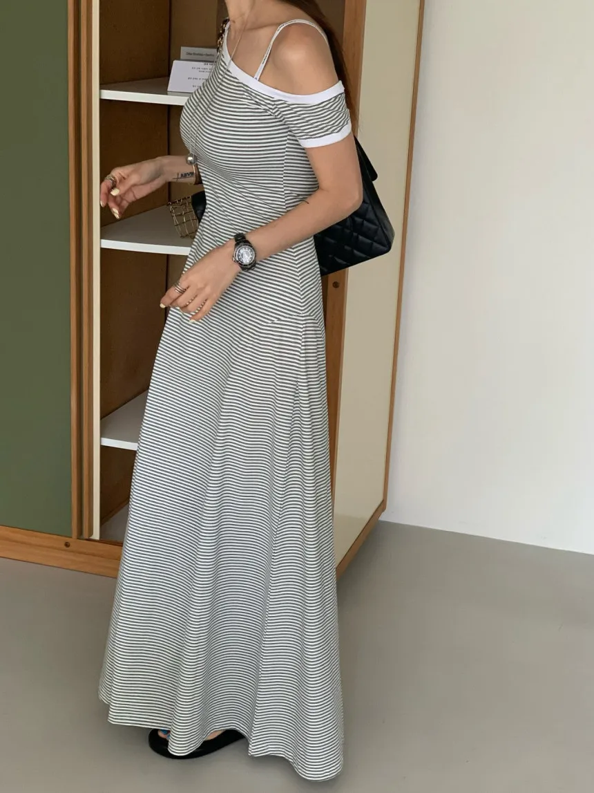 Vestido listrado de manga curta com decote inclinado e ombro de fora para mulheres, novo design de verão, ajuste fino e saia longa exclusiva