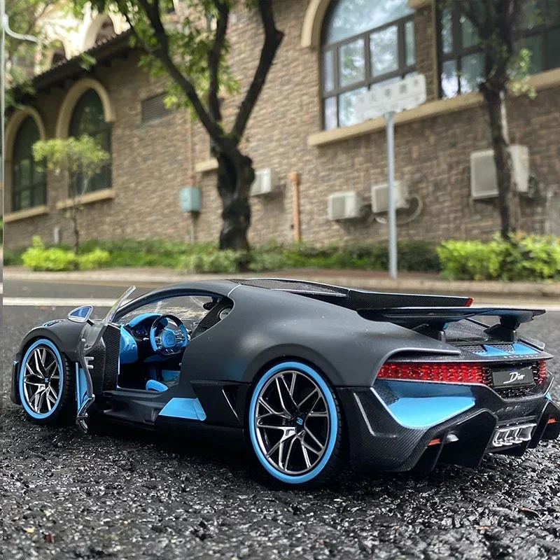 1:32 Bugatti Divo Alloy Sports Car Model Diecast Metal Toy Vehicles Car Model Simulation Sound Light Collection Gift