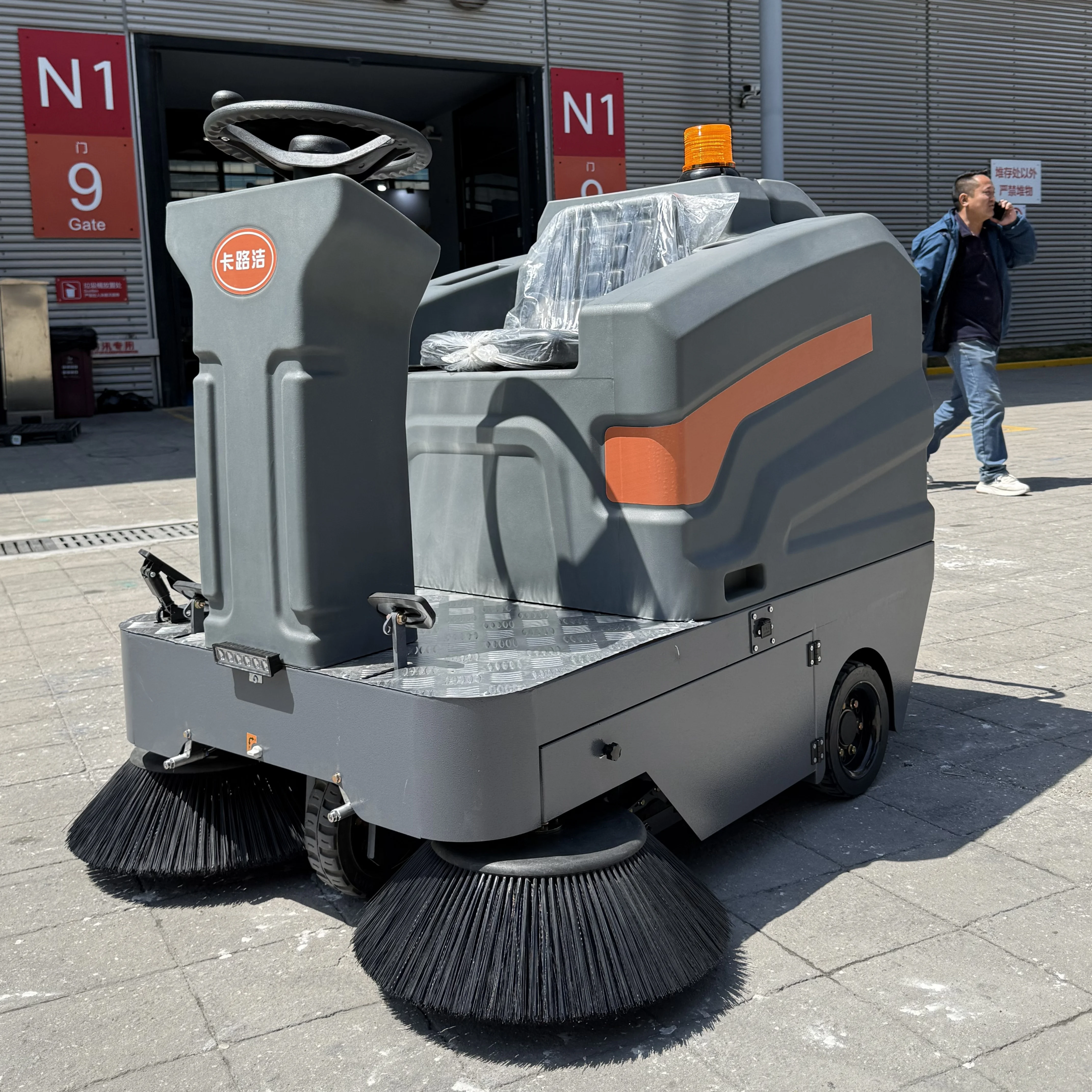 Commercial Outdoor Robotic Floor Sweeper for Underground Parking Lots Ride-On Electric Robot with New Condition