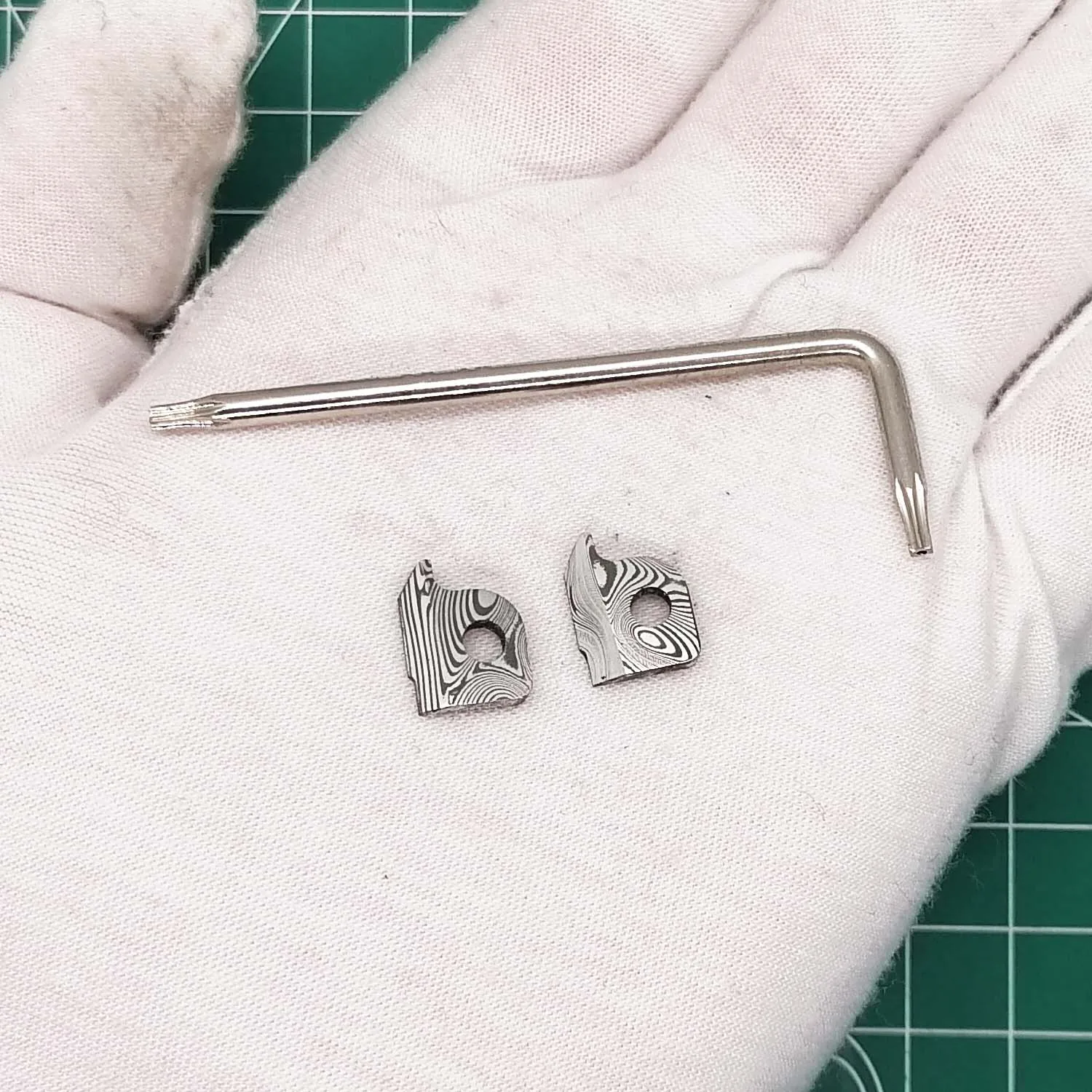 

1 Pair Replacement Swedish Powder Damascus Steel Hard Wire Cutter Inserts Tool Kit for Leatherman TTI WAVE P2 P4