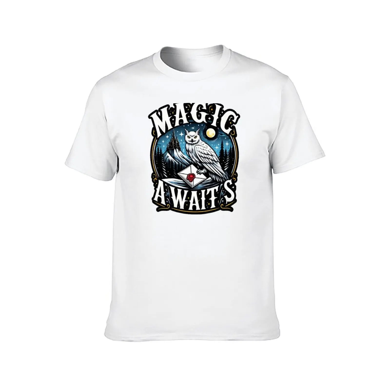 ماجيك ينتظر - بومة ثلجية مع ظرف في ليلة غامضة - تي شيرت خيالي تي شيرت رجالي عادي تي شيرت قطن 100% تي شيرت