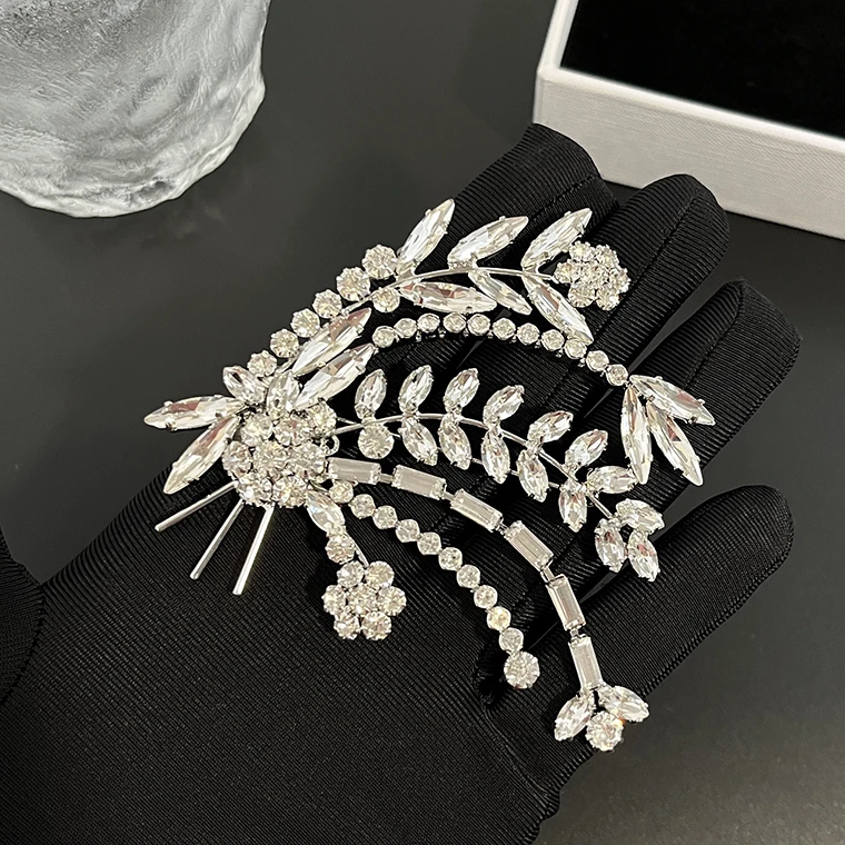 Famous Designer Brands Crystal Flower Irregular Brooch Women Luxury Jewelry Europe Runway Party Trend