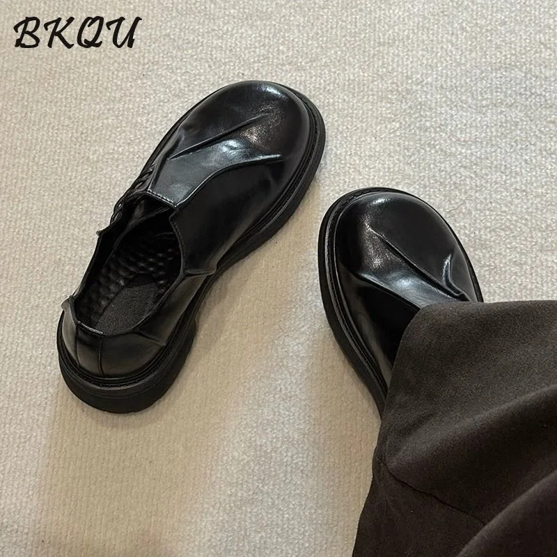 

BKQU Big Head Shoes, Inner Height-Increasing Thick Sole Black Derby Shoes, Commuting Trendy Shoes Casual Pleated Toe Shoes