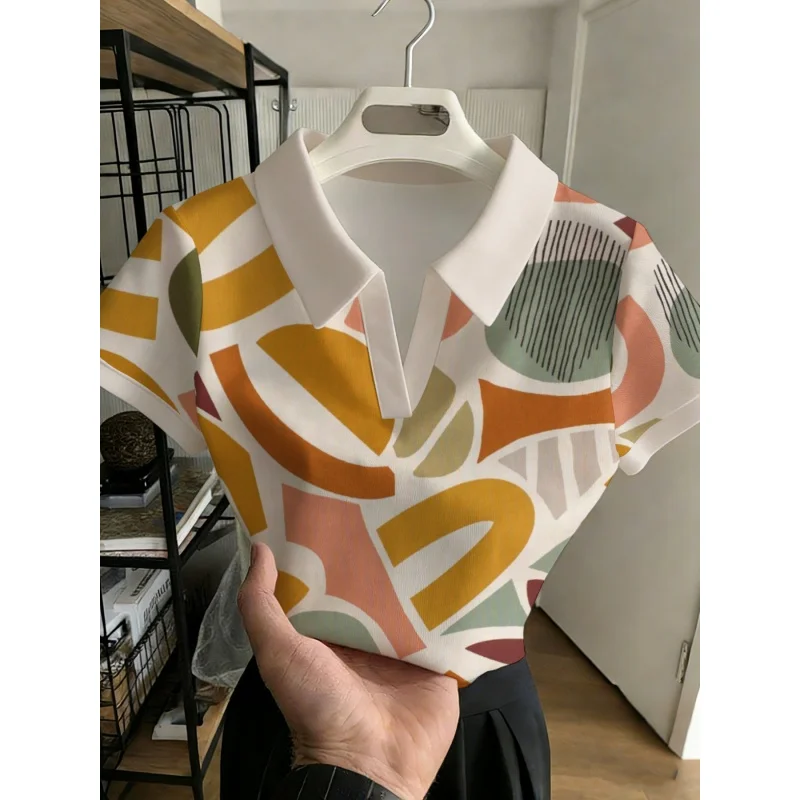 2026White-collar warm brown retro geometric color block print turn-down collarWomen's Collared T-Shirt