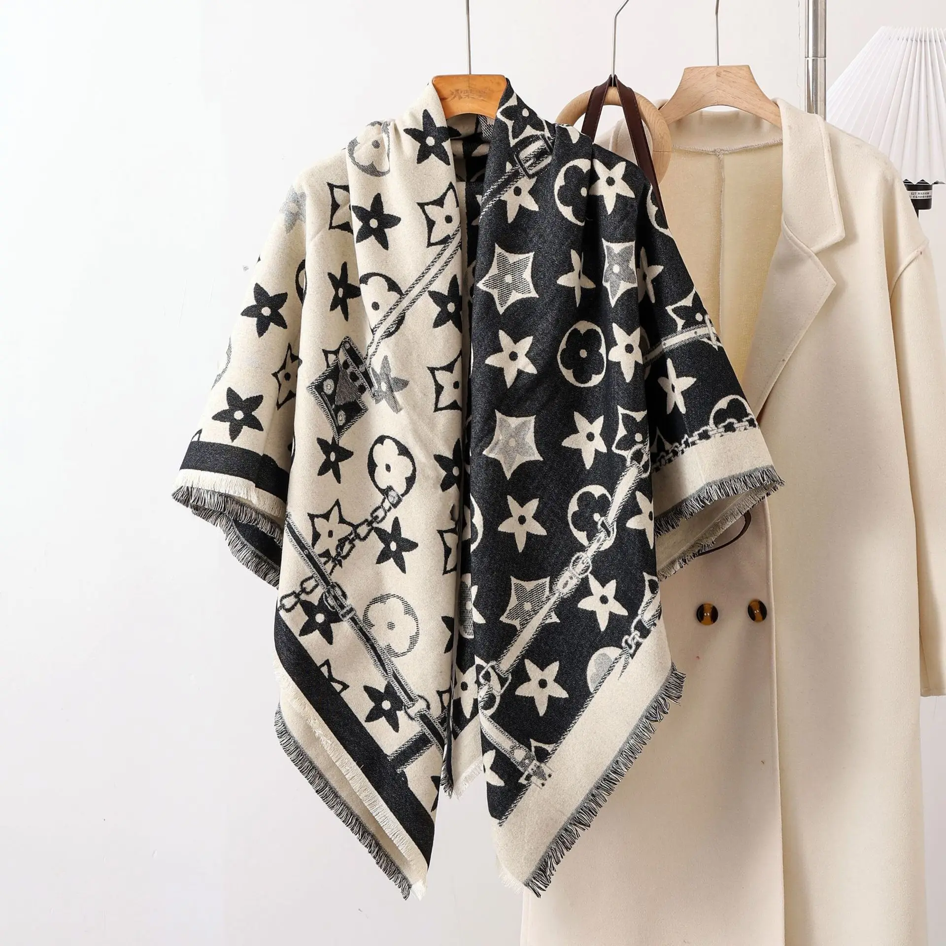 

Thick Cold-Resistant Multi-Use Scarf Blanket - Women's New Star Tasseled Square Wrap, Perfect for Driving Travel & AC Rooms