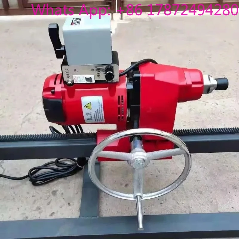 

Буровая установка для подземных трубопроводов с насосом и основными компонентами двигателя