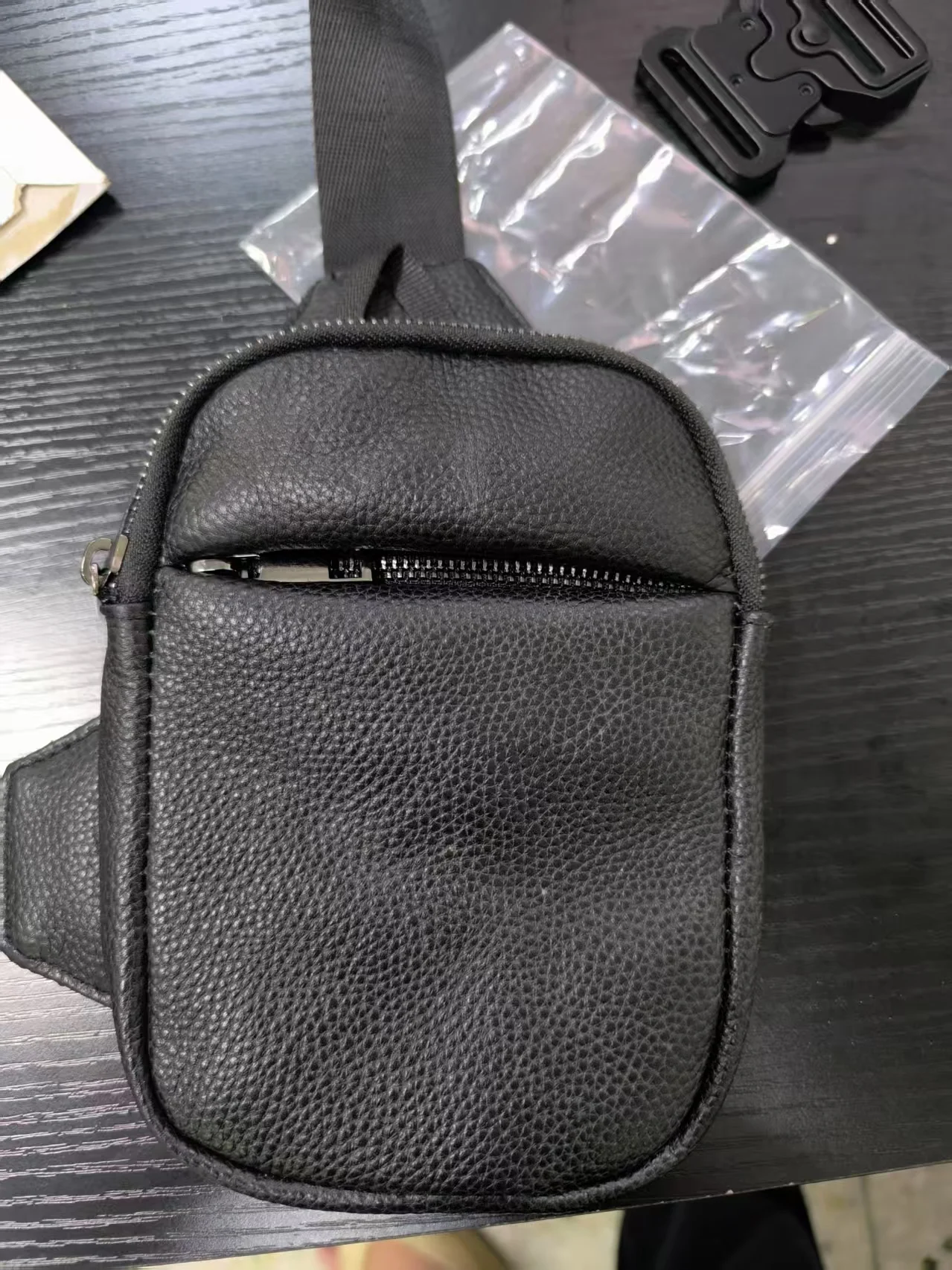 Men's casual leather crossbody bag, adjustable encrypted shoulder strap, top layer cowhide material, can block signals to preven