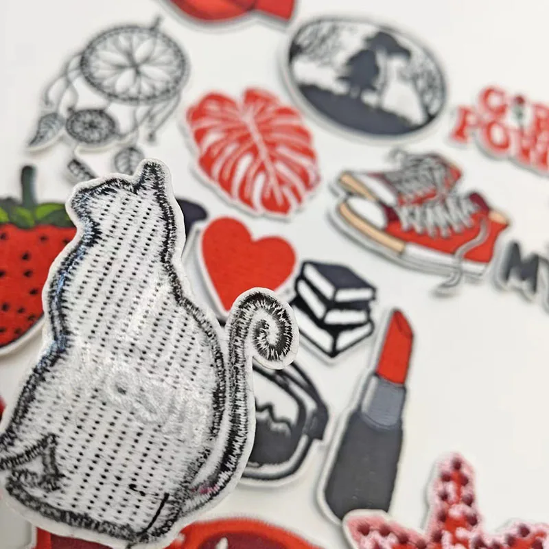 2024 Hot Embroidery Patch DIY Lipstick Strawberry Glasses Stickers Adhesive Badges Iron on Patches Emblem Cloth Bag Accessories