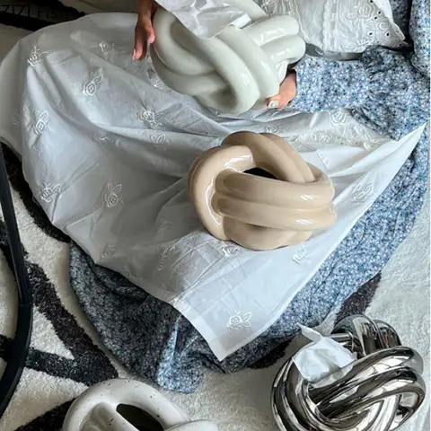 Silver Keramik Pappersnäsduksask Twisted Knot Pappersnäsduksask Pappershandduksfodral Servetthållare Heminredning 10 best sales silverförpackning med näsdukar - №2