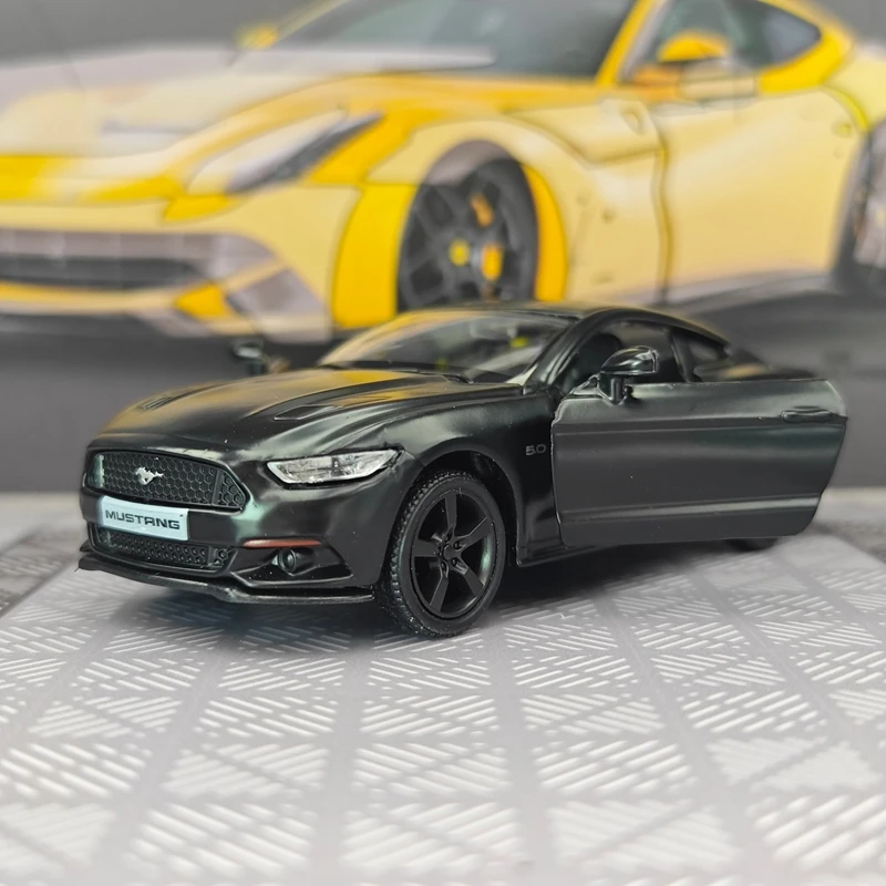 

1:36 Ford Mustang alloy sports car model doors on both sides that can be opened rich details, fine workmanship, and good quality