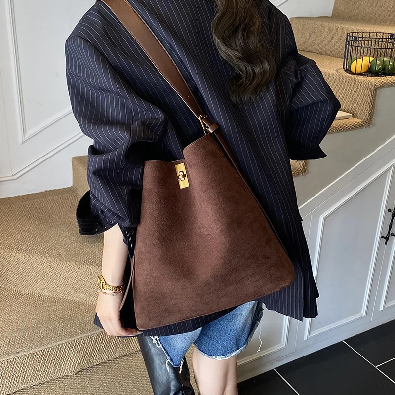 

Fall Winter Spacious Tote Bag Large Capacity Bucket Purse for Women Versatile Shoulder Bag Luxe Commuter Fashion Top Handle Bag​