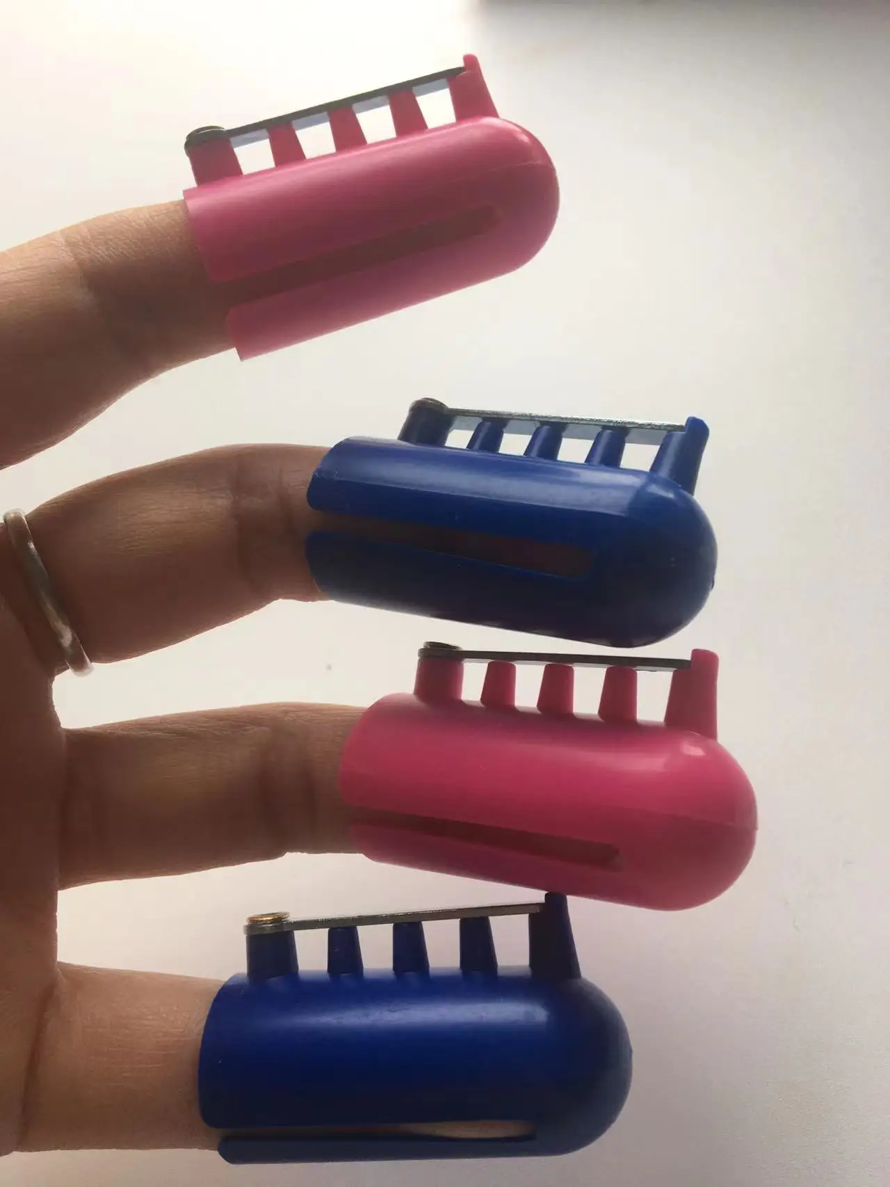1Pcs Knitting Machine Knitting Needle Thimble Braided Knuckle Jacquard Assistant Sewing Tool Accessories